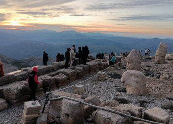 Nemrut Dağı Ramazan Bayramı'nda doldu taştı
