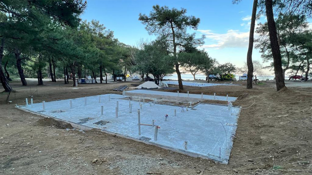 Antalya'daki Phaselis antik kenti sınırları içerisinde yapımına başlanan 2 ayrı halk plajı projesine karşı açılan davada Antalya 3'üncü İdare Mahkemesi, uygulanması halinde telafisi güç veya imkansız zararlar doğurabilecek nitelikte olduğu gerekçesiyle yürütmeyi durdurma kararı verdi.