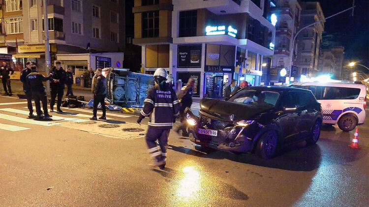 Polis aracı ile otomobil çarpıştı; 2 yaralı
