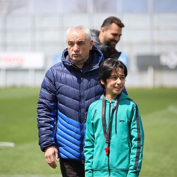 Rıza Çalımbay görevini depremzede Abdullah'a devretti