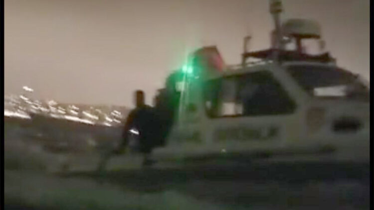 Boğaz'da kaçak midyeci operasyonu