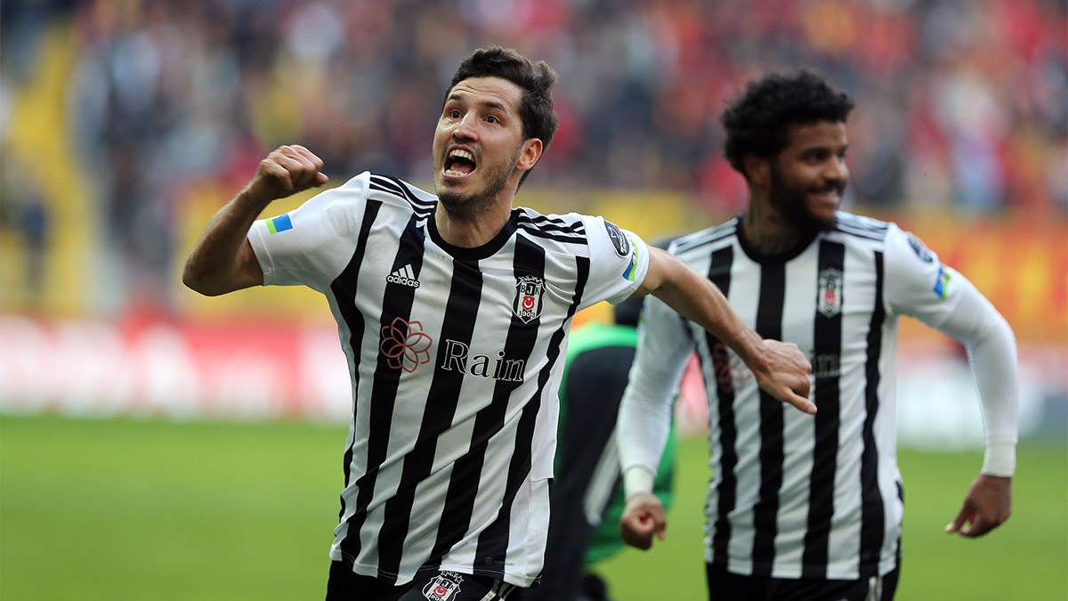 Salih Uçan kariyer rekoru kırdı