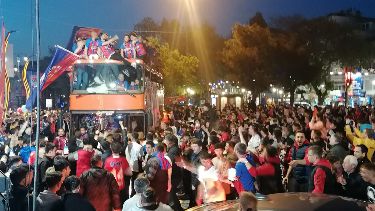 Silivrispor şampiyonluk kutlaması yaptı