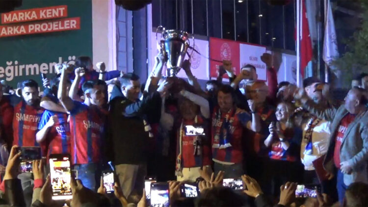 Silivrispor şampiyonluk kutlaması yaptı