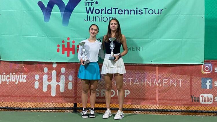 Simay Keleş ile Melisa Uğur J30 Cup'ta şampiyon oldu