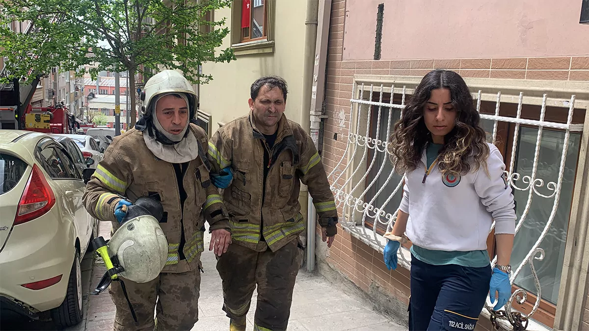 Şişli'de 3 katlı binada yangın