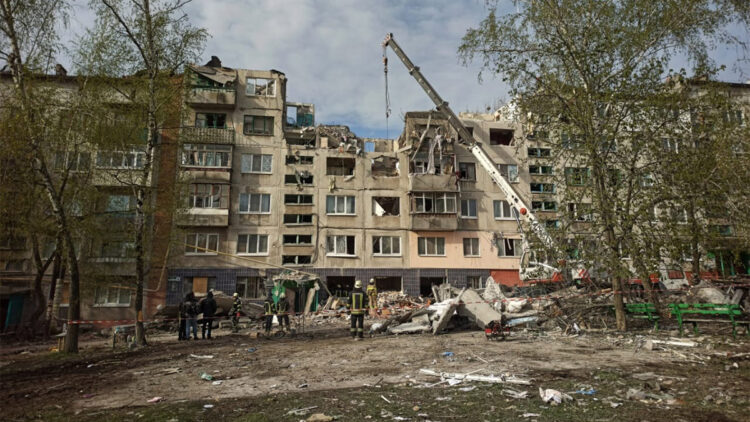 Sloviansk'ta vurulan apartmanda 15 kişi öldü