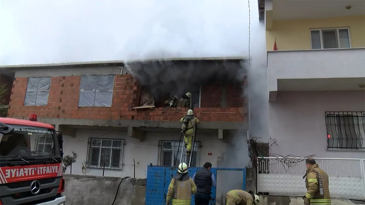 Sultanbeylide 2 katli binada yangin 6657 dhaphoto3 - öne çıkan - haberton