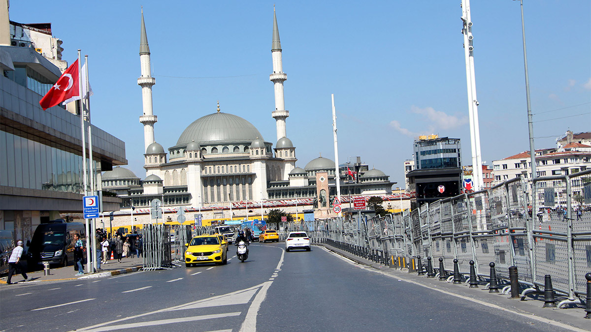 Taksim Meydanı'nda 1 Mayıs hazırlıkları