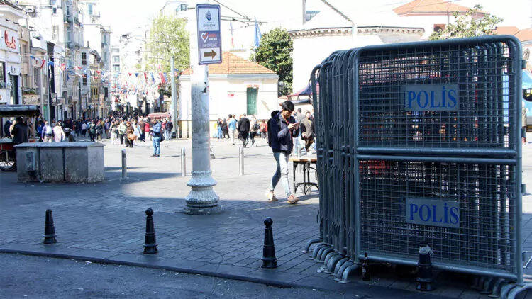 Taksim meydanı'nda 1 mayıs hazırlıkları