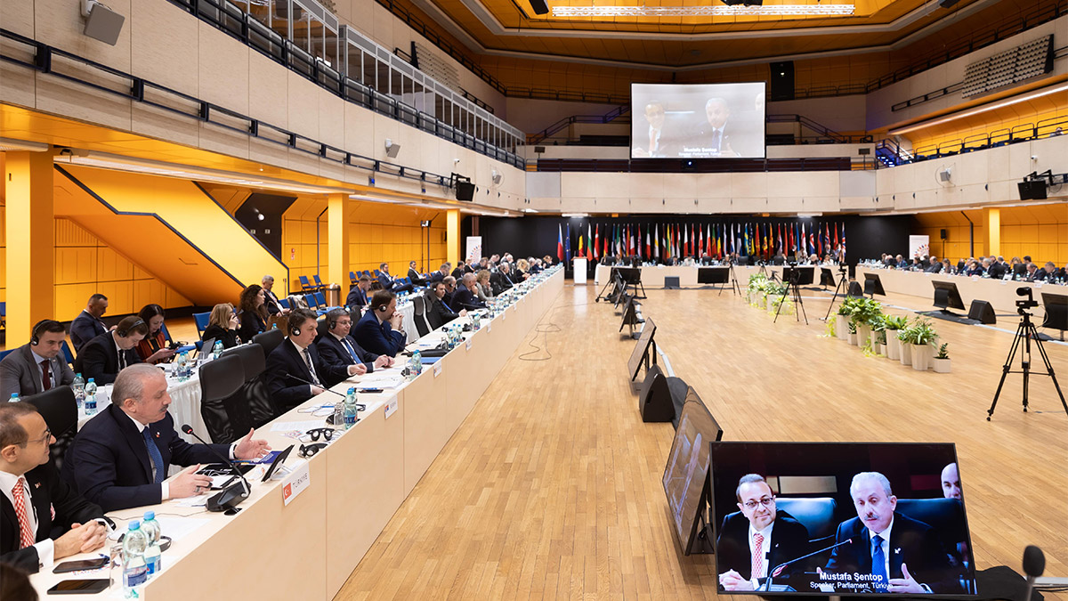 TBMM Başkanı Mustafa Şentop, Avrupa Birliği (AB) Parlamento Başkanları Zirvesi’nin ikinci oturumunda konuştu. Şentop, "Dünyanın AB'ye ihtiyacı var, ama bu haliyle AB’ye değil” dedi.