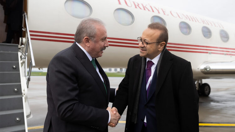 Mustafa Şentop Prag'a gitti