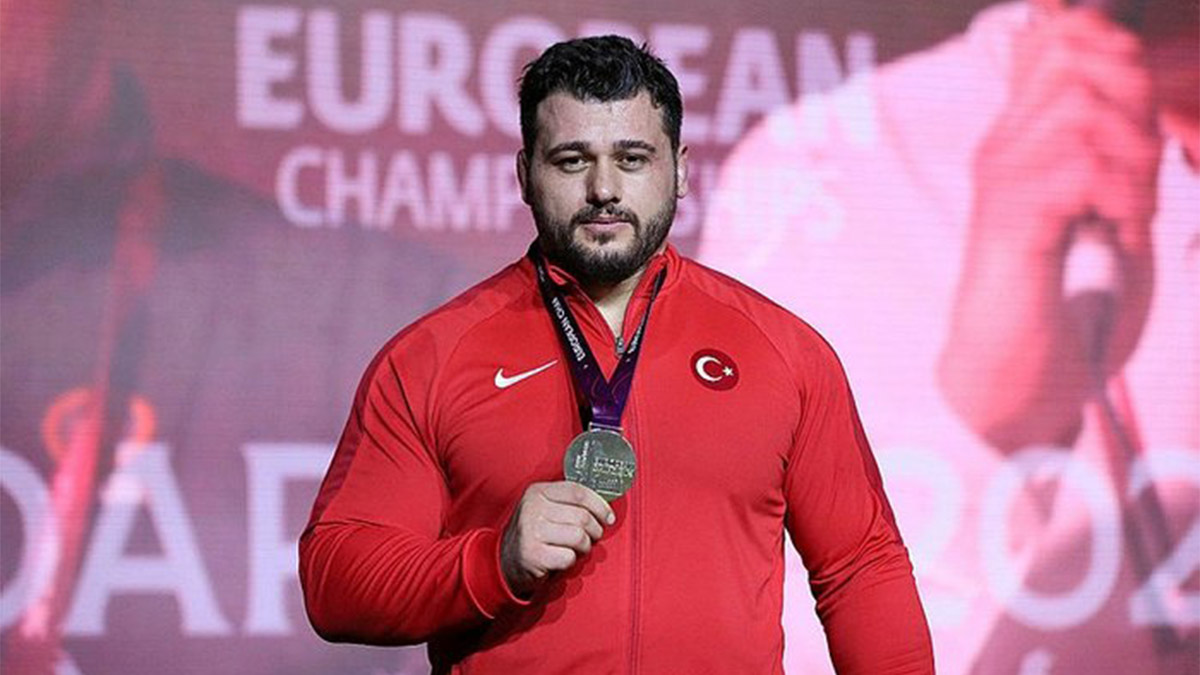 Rıza Kayaalp ve Adem Burak Uzun altın madalya kazandı