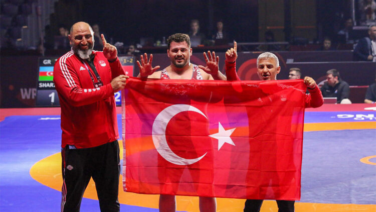 Rıza Kayaalp ve Adem Burak Uzun altın madalya kazandı