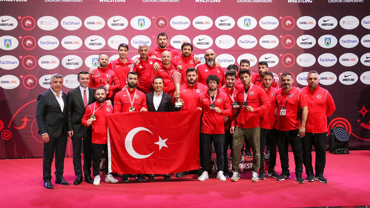 Hırvatistan'ın başkenti Zagreb'de 17-23 Nisan tarihleri arasında gerçekleştirilen Büyük Kadın ve Erkekler Avrupa Güreş Şampiyonası'nı Türkiye A Milli Güreş Takımı 17 madalyayla tamamladı.