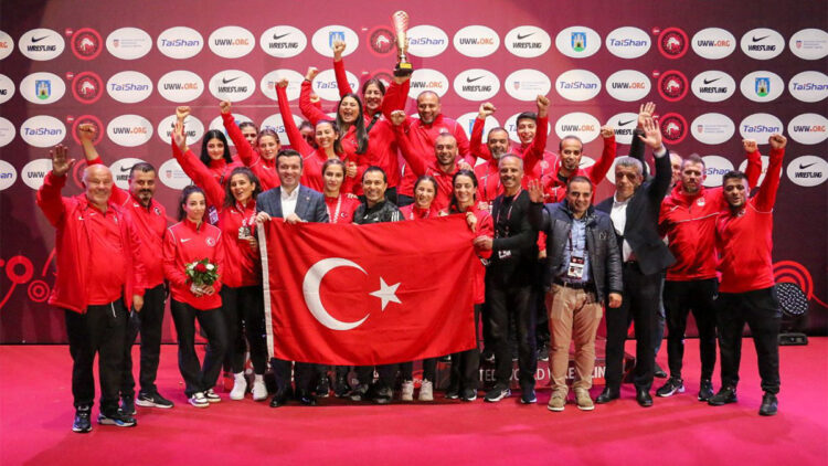 Türkiye A Milli Güreş Takımı 17 madalya kazandı