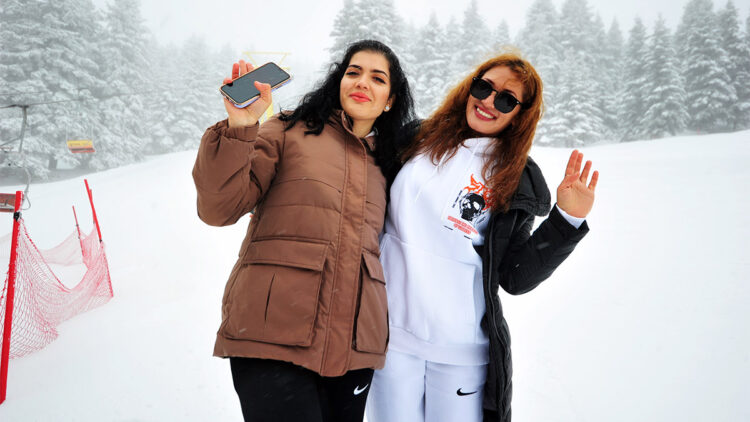 Uludağ'da nisan ayında kar yağışı