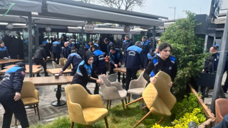 Üsküdar sahilinde kaçak yapılar yıkıldı