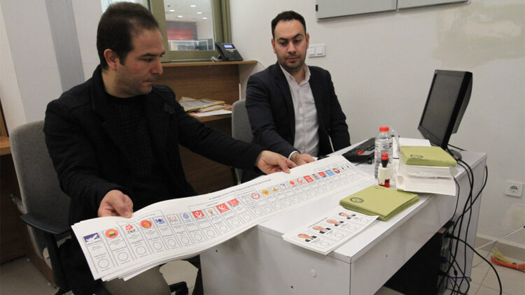 Kapıköy Gümrük Kapısı'nda oy verme işlemleri başladı