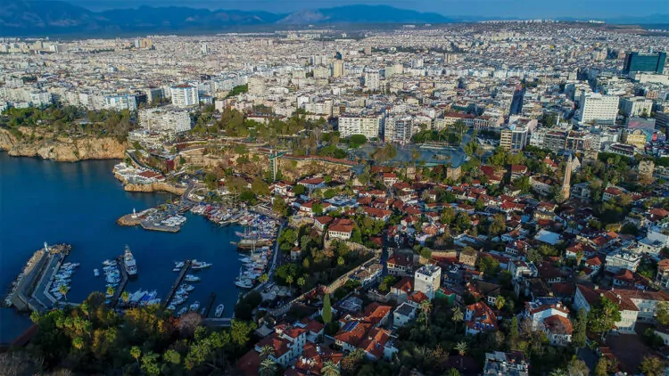 Antalya'da rusların konut yatırımı artarak sürüyor