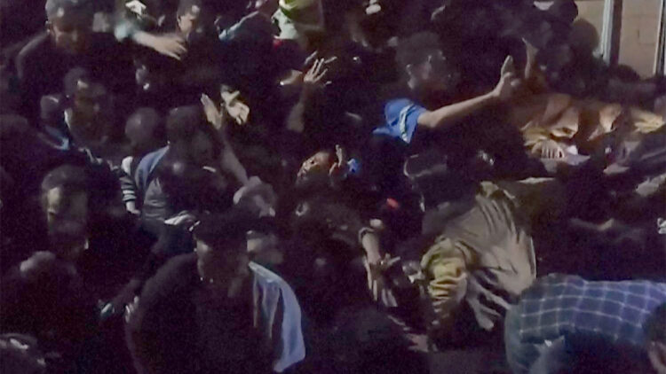 Yemen'de yardım dağıtımı izdihamı