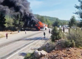 Muğla'da yolcu otobüsü alev alev yandı