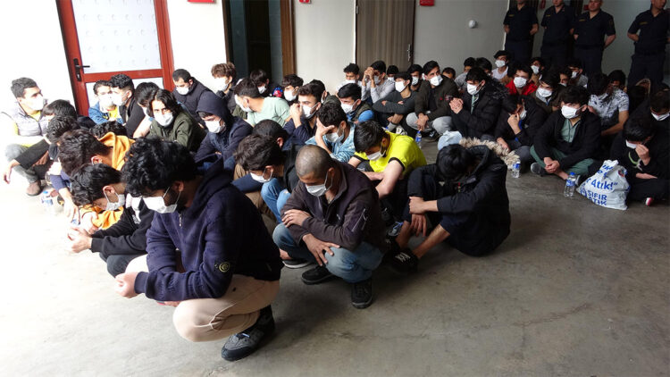 Afganistan uyruklu 137 kaçak göçmen ülkelerine gönderildi