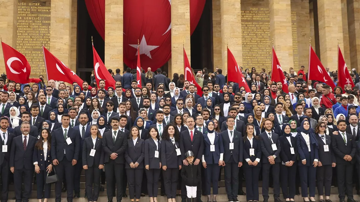 Gençlik ve spor bakanlığı'nın düzenlediği etkinliklerle gençlik haftası ve 19 mayıs atatürk'ü anma gençlik ve spor bayramı tüm yurtta coşkuyla kutlanıyor.