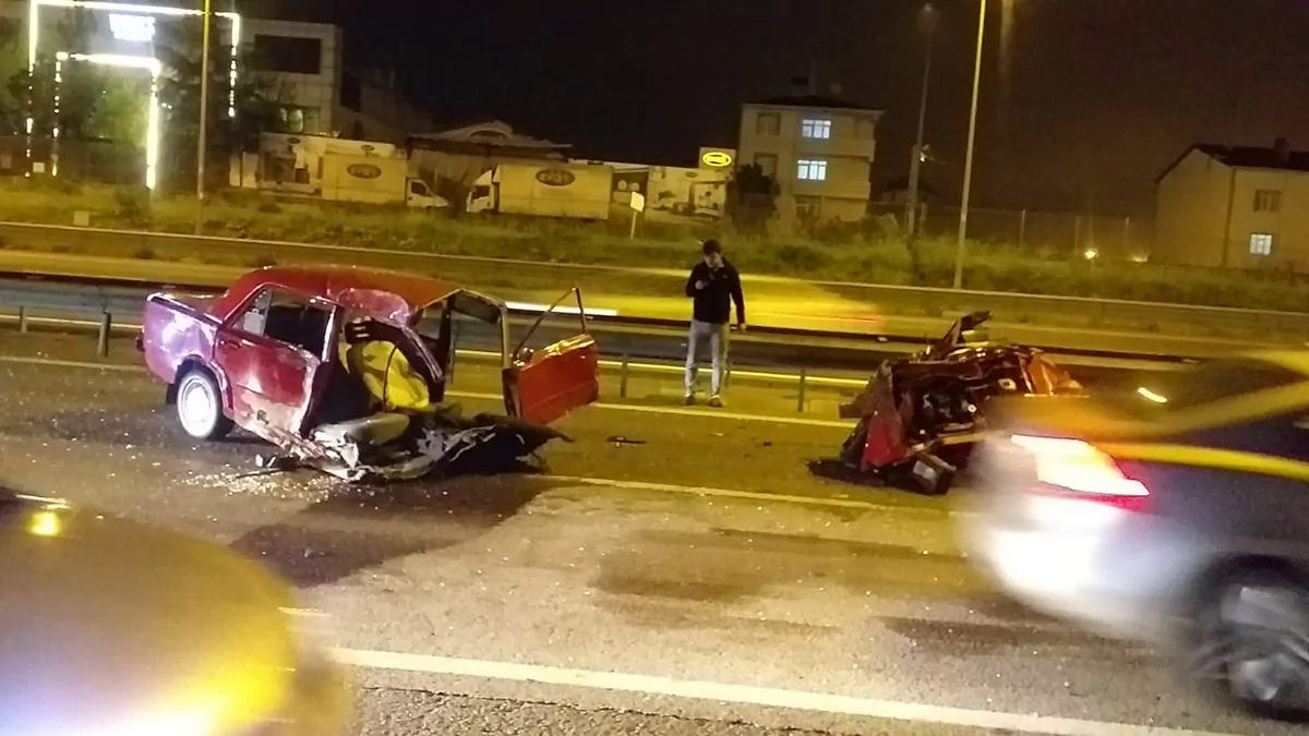 3 araca carpan otomobil ikiye bolundu 2 yaralid 1 - yaşam - haberton