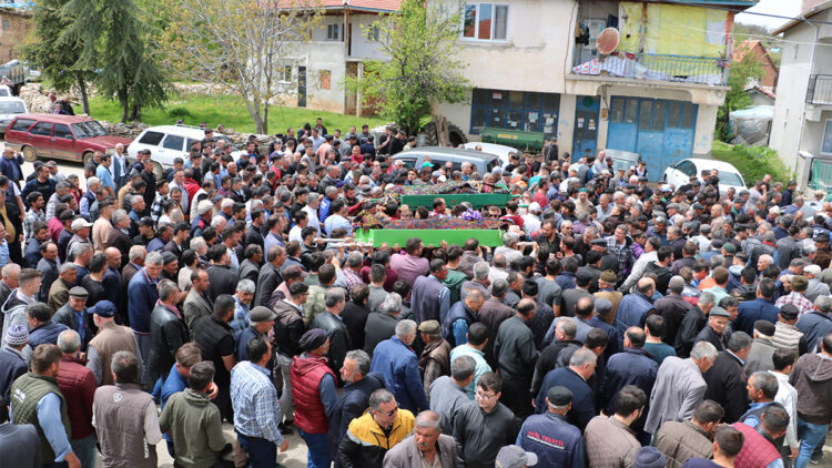 Gölette boğulup hayatını kaybeden gençler defnedildi