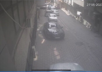 4'üncü kattan otomobilin üstüne düşen çocuk ölümden döndü