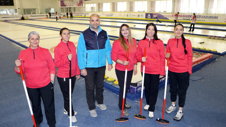 5 kadının kurduğu curling takımı, gençlerle yarışıyor