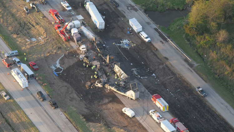 ABD’de 72 araç zincirleme kaza yaptı: 6 ölü, 37 yaralı