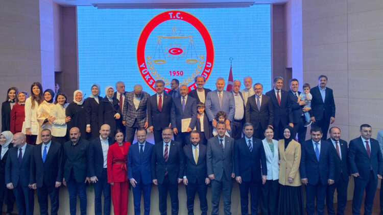 AK Parti milletvekillerinden 33'ü mazbatalarını aldı