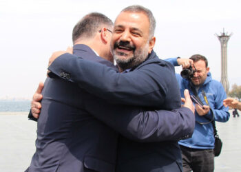 AK Parti ve CHP İzmir İl başkanlarından mesaj