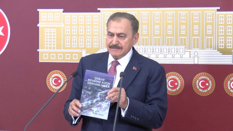 AK Parti'li Eroğlu, baraj projeleri sürecini kitaplaştırdı
