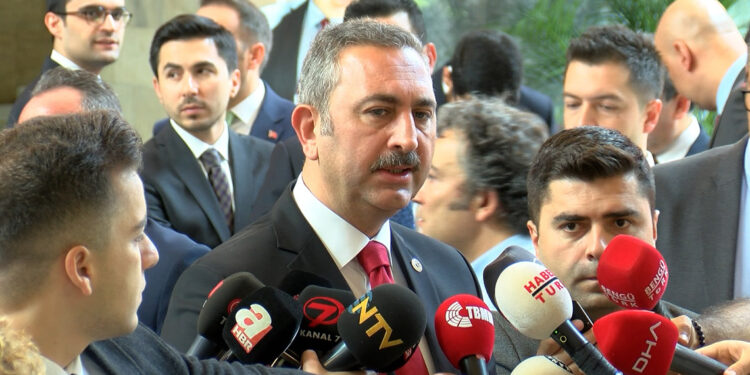 Abdulhamit Gül, milletvekili kaydını yaptırdı