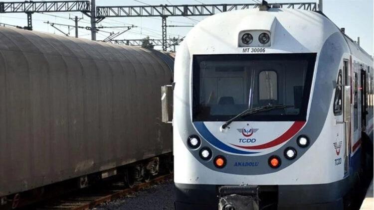 Adana-Mersin tren seferleri yeniden başladı