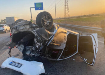 Adana'da 3 otomobilin karıştığı kazada 5 yaralı