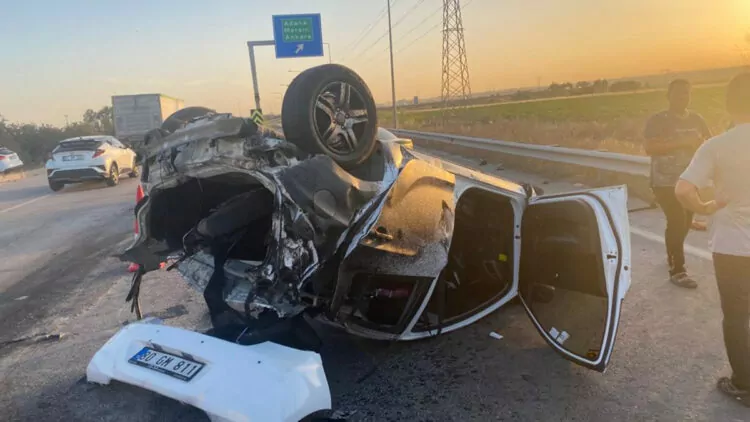 Adana'da 3 otomobilin karıştığı kazada 5 yaralı
