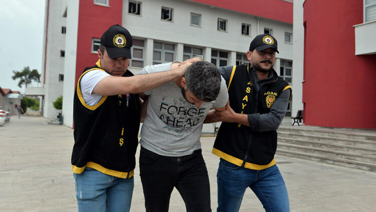 Adana'da 'Neden baktın' kavgasında dövülerek öldürüldü