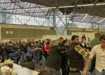 Amsterdam'da PKK yandaşları sandık müşahitlerine saldırdı