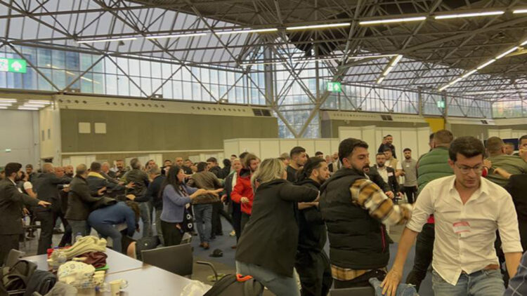 Amsterdam'da PKK yandaşları sandık müşahitlerine saldırdı