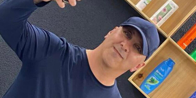 Annesini tehdit eden babasını öldürdü