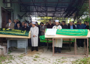 Annesinin cenazesine giderken kazada eşiyle öldü