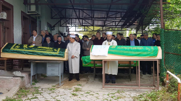 Annesinin cenazesine giderken kazada eşiyle öldü