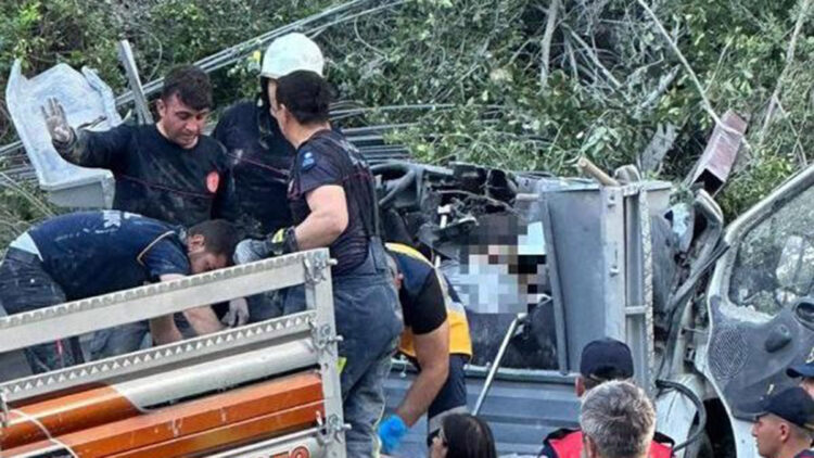 Antalya'da kaza: 2 ölü, 1 yaralı