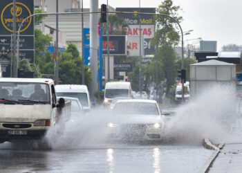 Antalya'da yağmur etkili oldu