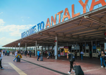 Antalya'ya hava yolu ile gelen turist sayısı açıklandı