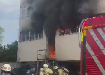 Arnavutköy'de lastik deposunda yangın